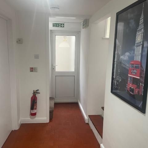 4 bedroom flat share to rent - Photo 1