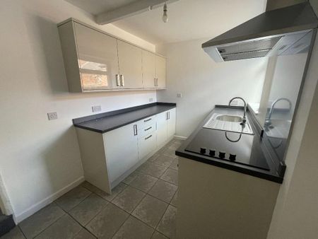 2 bedroom terraced house to rent - Photo 5