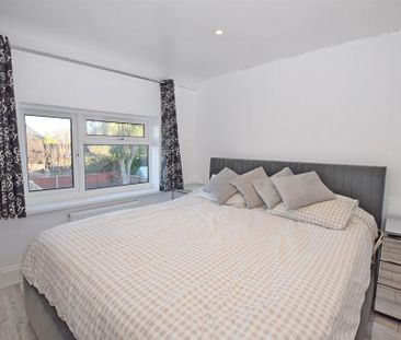 2 bedroom end of terrace house to rent - Photo 3