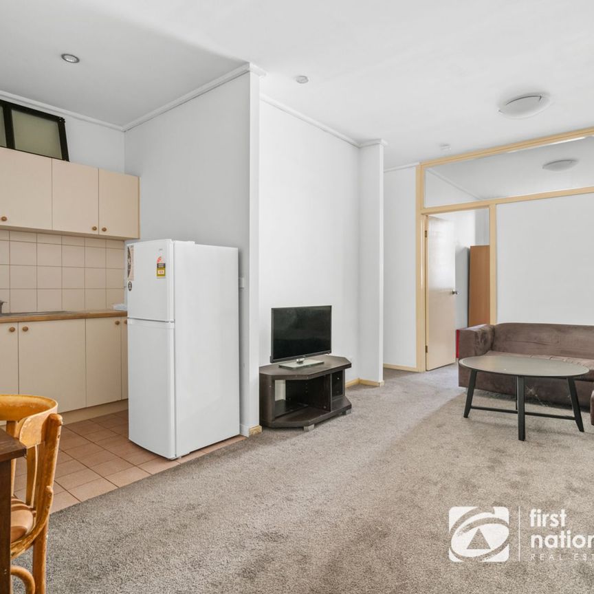 Partially furnished & centrally located! - Photo 1