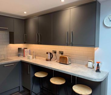 Stylish property in Lacey Street, East Ipswich Room 5 - Photo 5