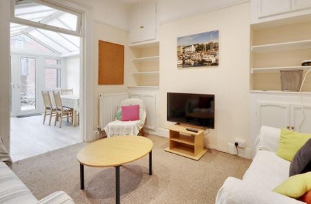 6 bedroom terraced house to rent - Photo 2