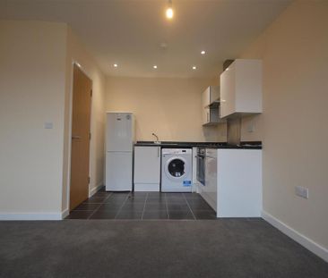Studio to rent - Photo 2