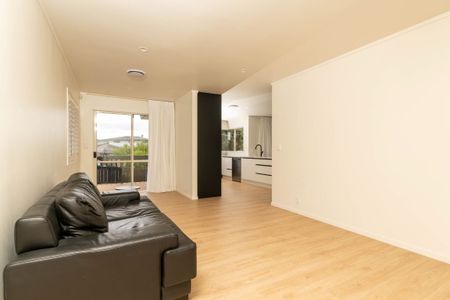 Stunning Family House At West Harbour - Photo 2