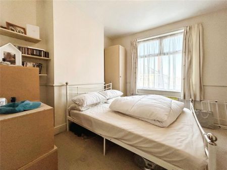 2 bedroom end of terrace house to rent - Photo 4