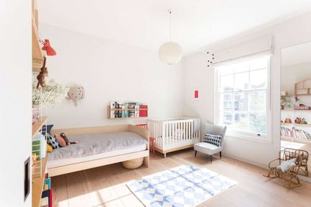 A simply stunning three bedroom family home in the heart of Islington. - Photo 3