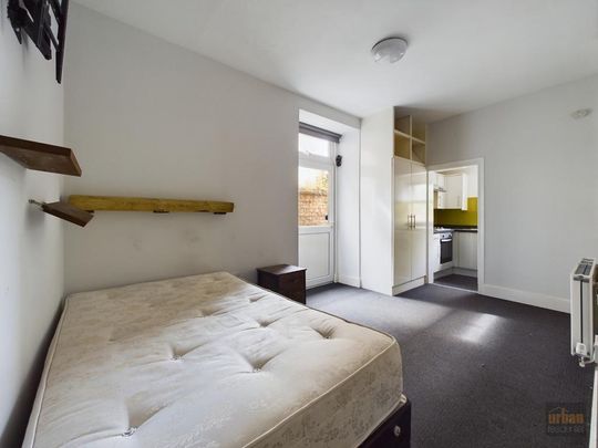 Studio to rent - Photo 1