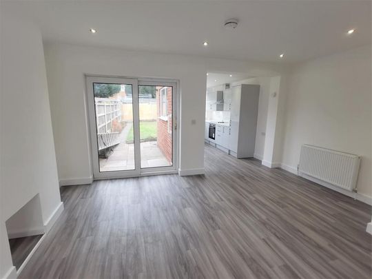 3 bedroom terraced house to rent - Photo 1