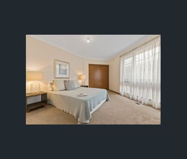 Timeless Elegance Meets Family Comfort - Photo 6