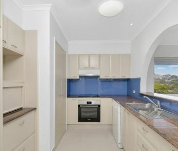 SPACIOUS BEACHFRONT LIVING - TOP FLOOR APARTMENT - Photo 3