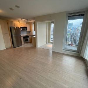 Beautiful Renovated 2 BR+Den+Solarium+2 BA @Bravia Central Downtown! - Photo 2