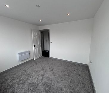 NEWLY REFURBISHED 1 BED APARTMENT - LEEDS - Photo 1