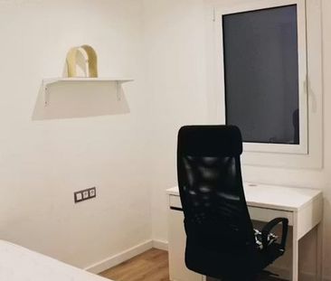 Carrer de l'Equador, Barcelona, Catalonia 08029 - Photo 5