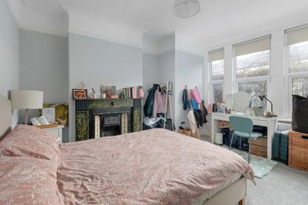 3 Bedroom Apartment, Durnsford Road, London - Photo 3