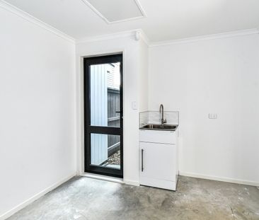 Single Garage & Great Location! - Photo 4