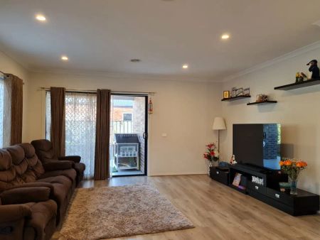 “Feel Right at Home in This Spacious & Modern Family Retreat” - Photo 5