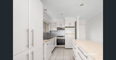 Renovated Apartment with City Views in Prime Bulimba Location - Photo 5