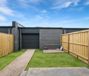 Brand New 3 Bedroom Townhome with Private Garden & Double Garage - Photo 3