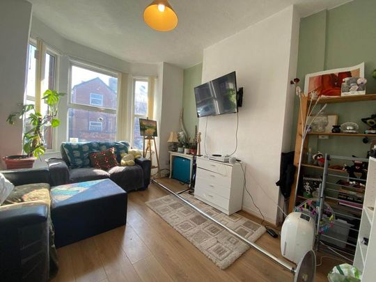 4 bedroom end of terrace house to rent - Photo 1