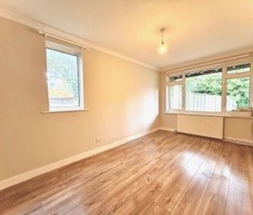 4 bedroom end of terrace house to rent - Photo 5