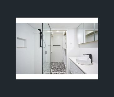 Partly Furnished 2 bedroom 200m from the beach! - Photo 3