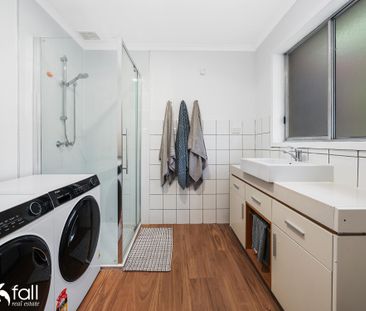 Modern, low maintenance city fringe living - Photo 4