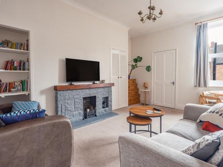 2 bedroom flat to rent - Photo 2