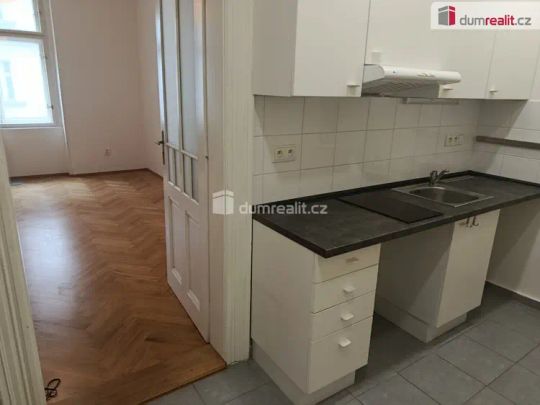Velmi pěkný byt 1+kk po rekonstrukci, Praha 10 - Vršovice - Фото 1