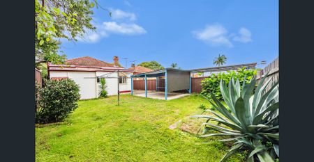 Free Standing Spacious House Available now! - Photo 5