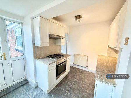 3 bedroom terraced house to rent - Photo 4