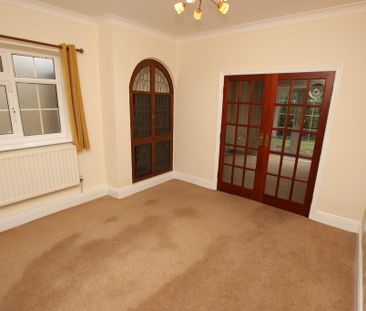 4 bedroom end of terrace house to rent - Photo 1