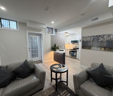 For Lease - 7 SUTTONRAIL Way, Whitchurch-Stouffville, Ontario - Photo 2