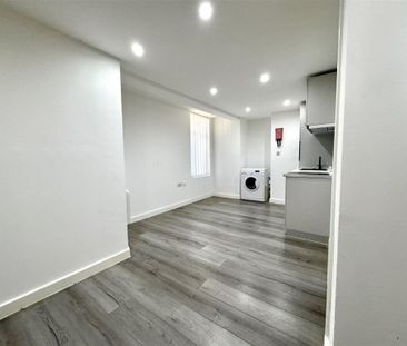 1 bed Studio To Let - Photo 5