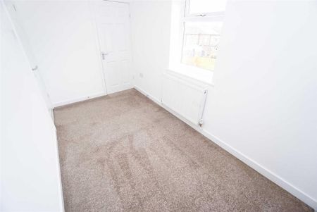 3 bedroom end of terrace house to rent - Photo 4