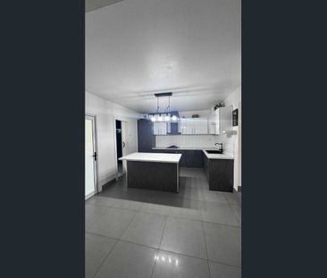 FOR LEASE – TWO SEPARATE HOMES IN ONE PROPERTY! - Photo 1