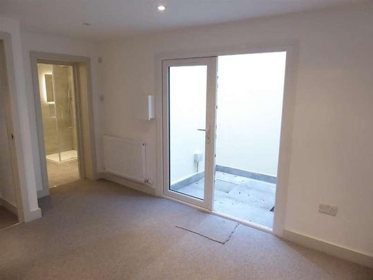 Alfred Road, Sutton, SM1 - Photo 1