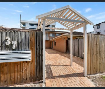 RECENTLY UPDATED, TWO BEDROOM UNIT IN HEART OF NUNDAH - Photo 2