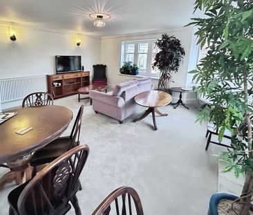 2 bedroom Flat To Let - Photo 2