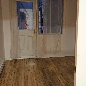 Villeray, charmant 3 1/2 Non-Fumeur, 2ème étage maison tranquille. - Photo 3