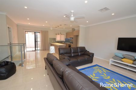 Modern Rooming House - 1 Room Available Now - Photo 2