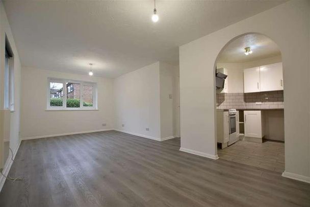 Wordsworth Mead, Redhill, RH1 - Photo 1