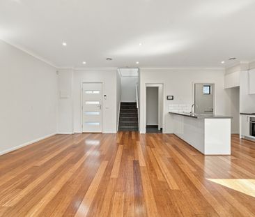 2 BEDROOM TOWNHOUSE FOR RENT IN ST ALBANS - Photo 1