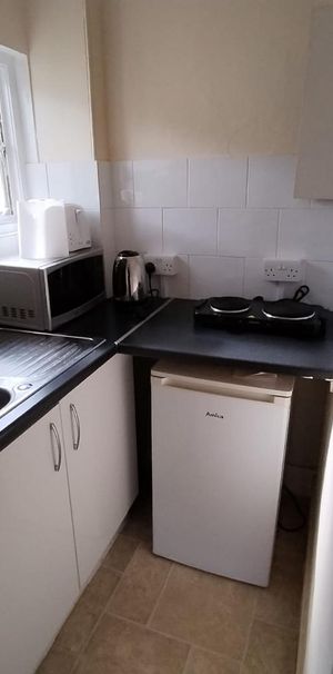 1 bedroom in a house share to rent - Photo 1