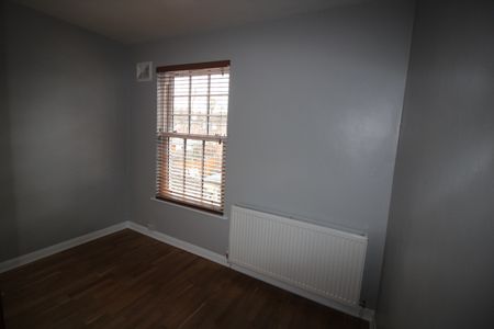 2 Bed Terraced House, Glendish Road, N17 - Photo 4