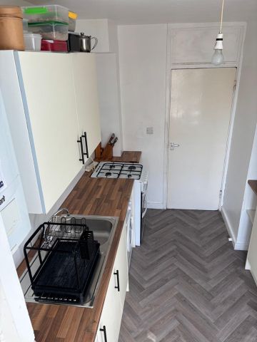 Room in a Shared Flat, York Road, SW11 - Photo 5