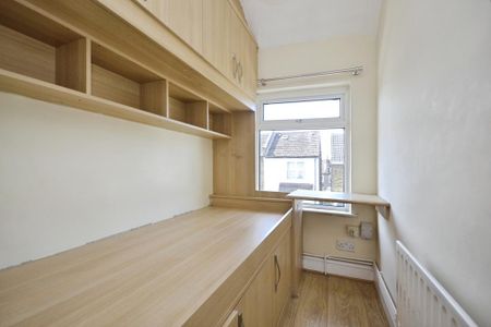 3 bedroom terraced house to rent - Photo 4