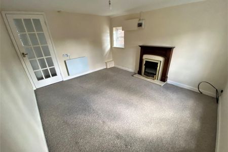 Sweet Briar - Photo 2