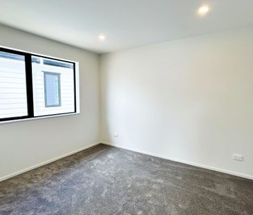 5 Bedrooms on Riverpark Cres - Photo 5