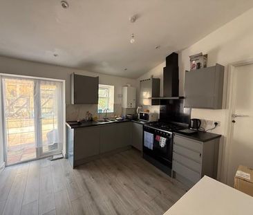 1 bedroom in a house share to rent - Photo 4