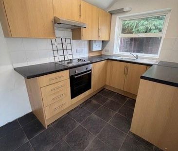 2 bedroom end of terrace house to rent - Photo 5